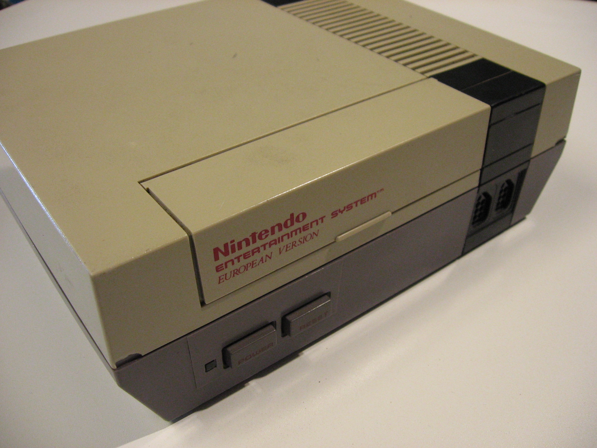 services-06 Konsola Nintendo NES E